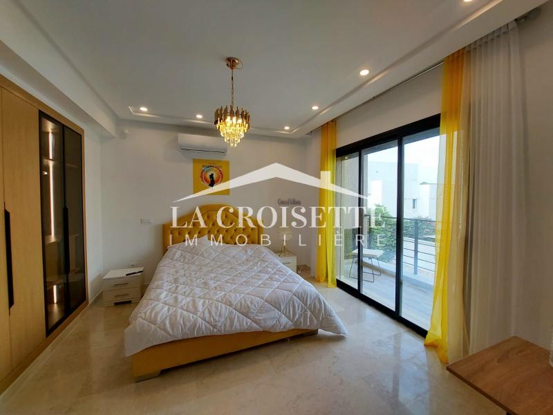 Triplex S+4 avec jardin et piscine à Gammarth